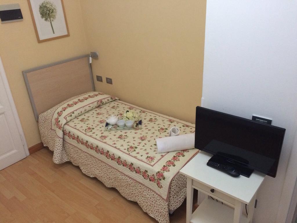 Hotel Butterfly Монтекатини-Терме Номер фото