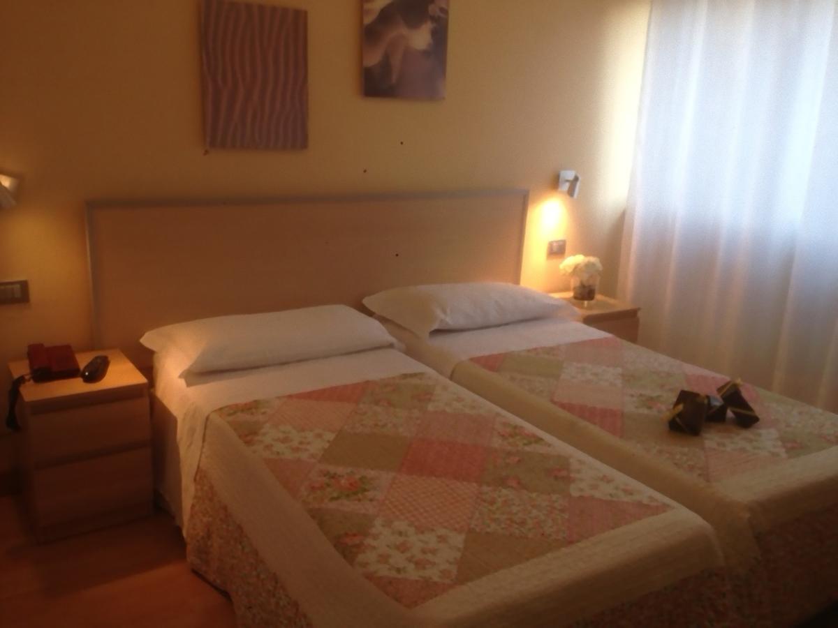 Hotel Butterfly Монтекатини-Терме Экстерьер фото